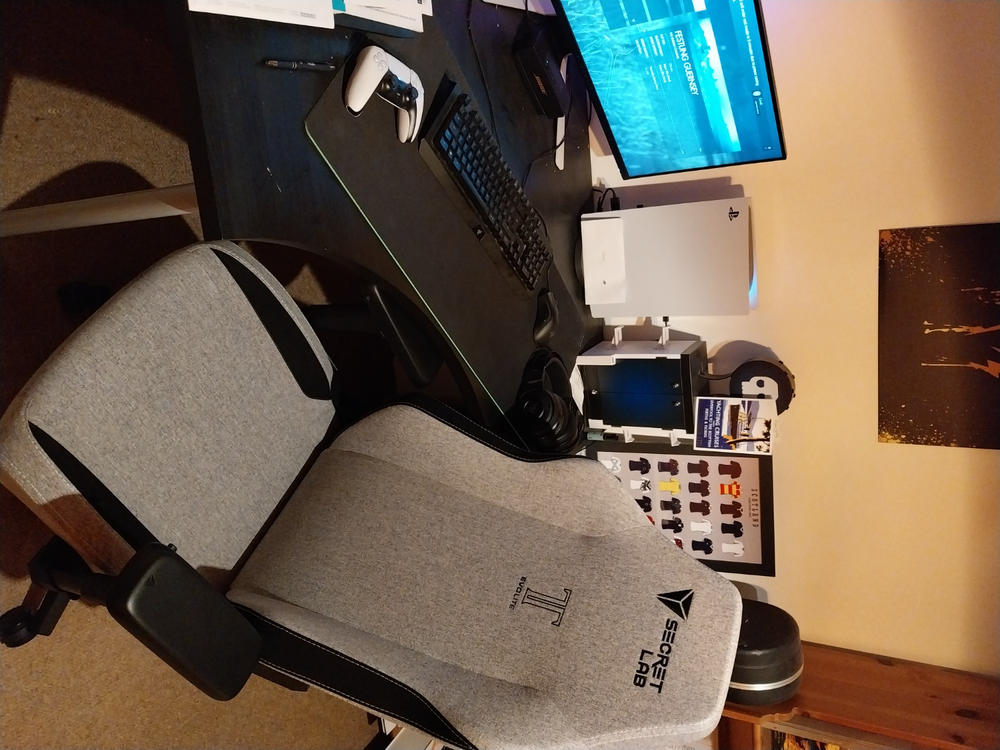 Secretlab TITAN Evo Lite - Regular - SoftWeave™ Fabric - Customer Photo From Cevan Sneddon