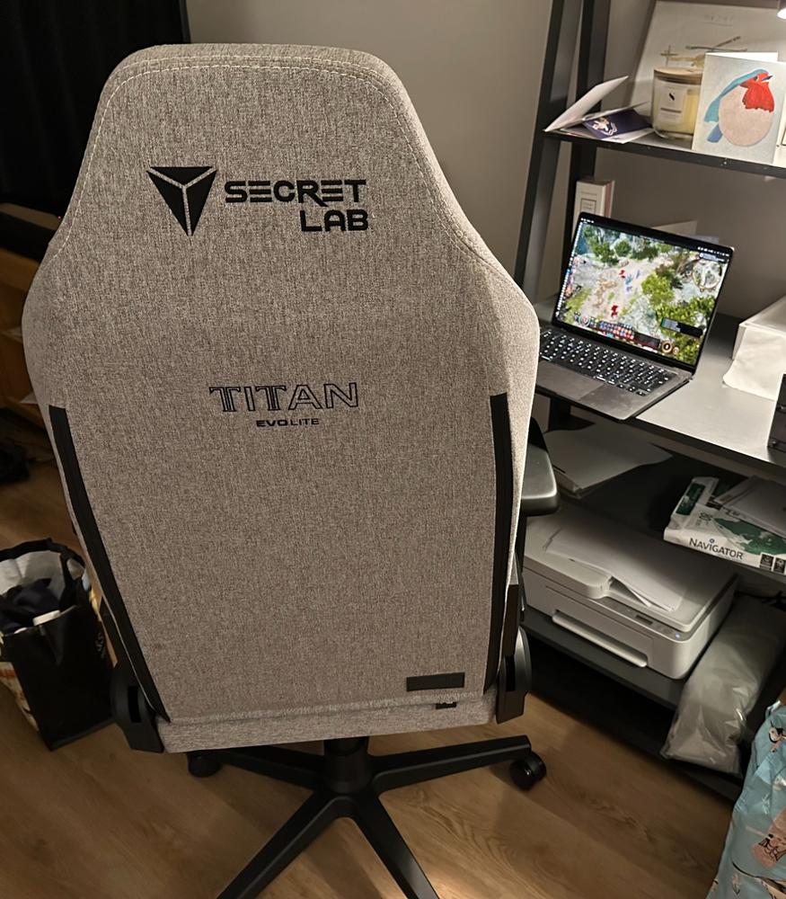 Secretlab TITAN Evo Lite - Regular - SoftWeave™ Fabric - Customer Photo From Robert Fein