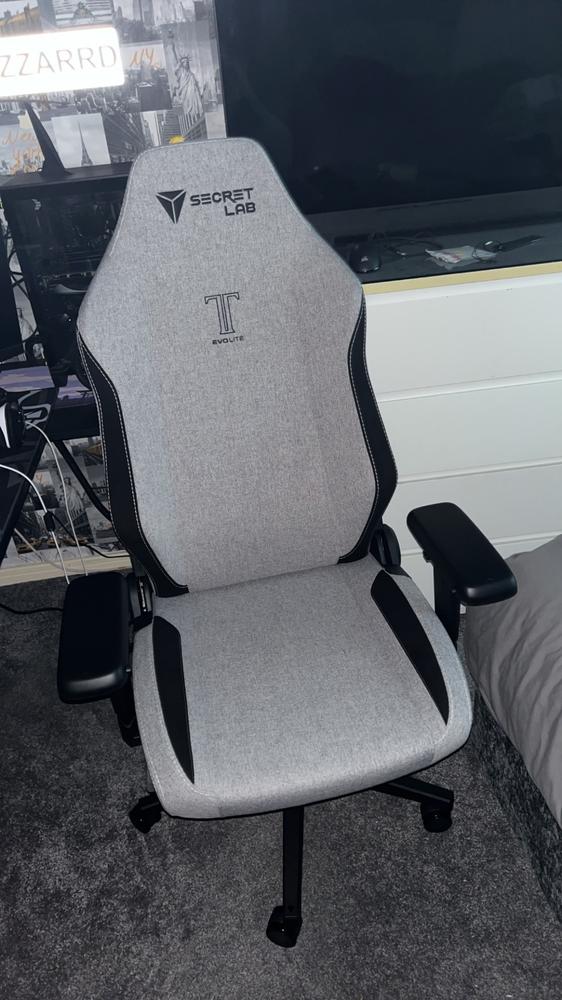 Secretlab TITAN Evo Lite - Regular - SoftWeave® Fabric - Customer Photo From Jackson Lacorte