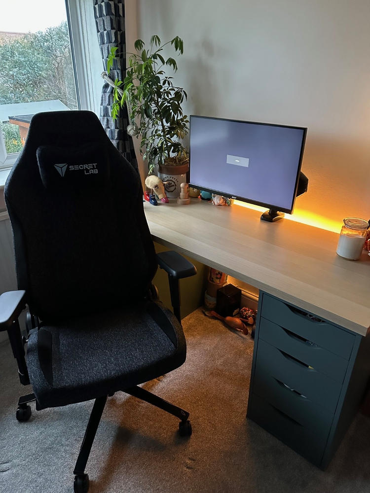 Secretlab TITAN Evo Lite - XL - SoftWeave™ Fabric - Customer Photo From Ian Wiggett