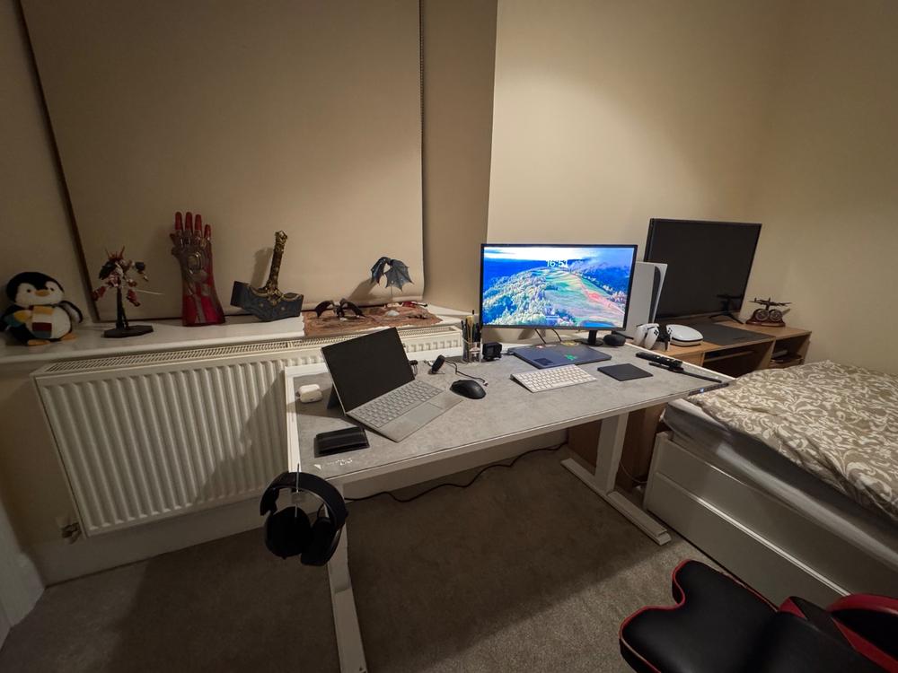 Secretlab Magnus Pro 1.5m Motorised Leg Columns (Type-G)- White - Box 2 - Customer Photo From DR AHMED OSAMA BASIL