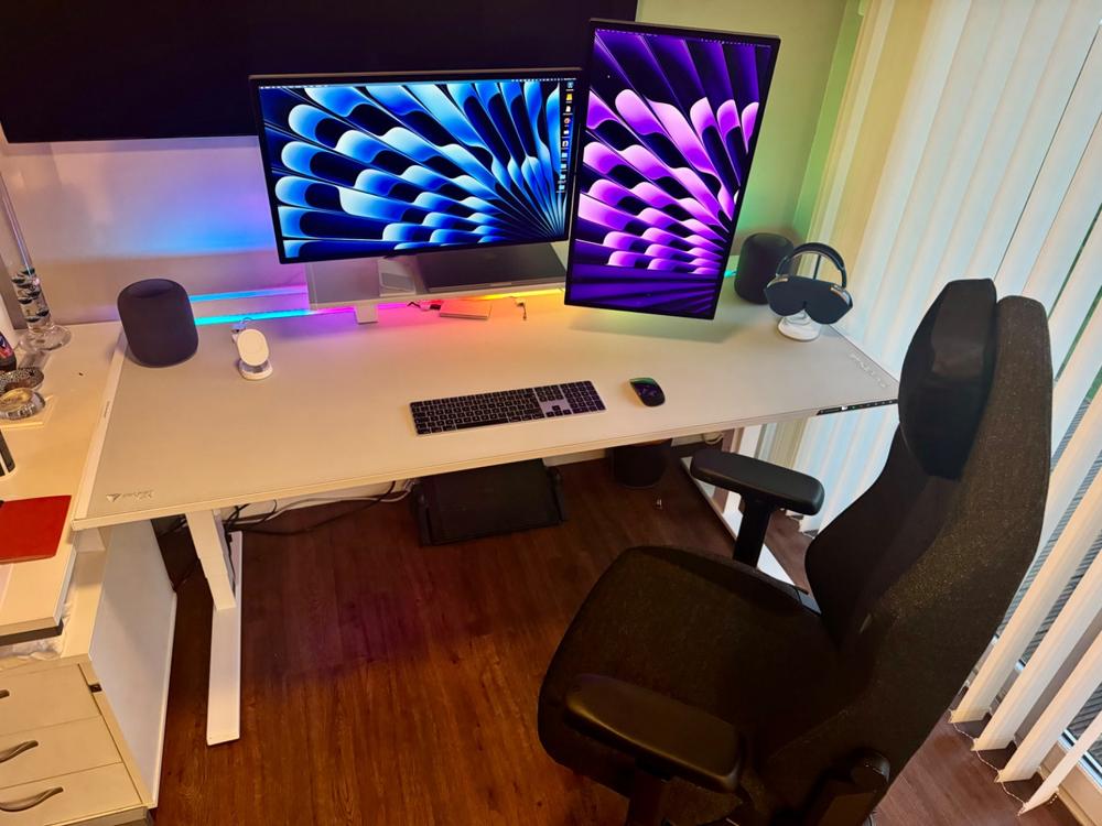 Secretlab Magnus Pro XL 1.7m Motorised Leg Columns (Type-G) - White - Box 2 - Customer Photo From Tim Dexter