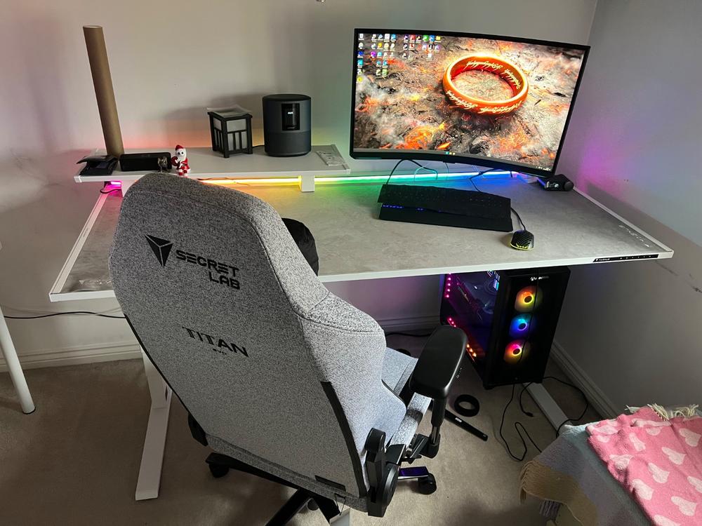 Secretlab Magnus Pro XL 1.7m Motorised Leg Columns (Type-G) - White - Box 2 - Customer Photo From Kyle Tyler