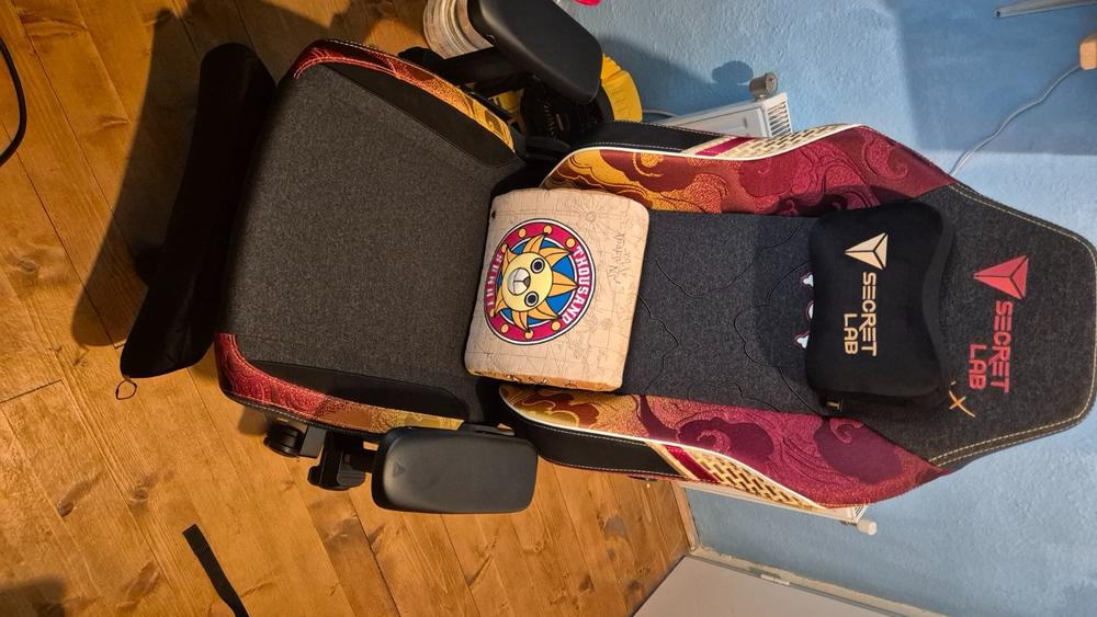 Secretlab Memory Foam Lumbar Pillow - One Piece Edition - Customer Photo From Mihail Milev