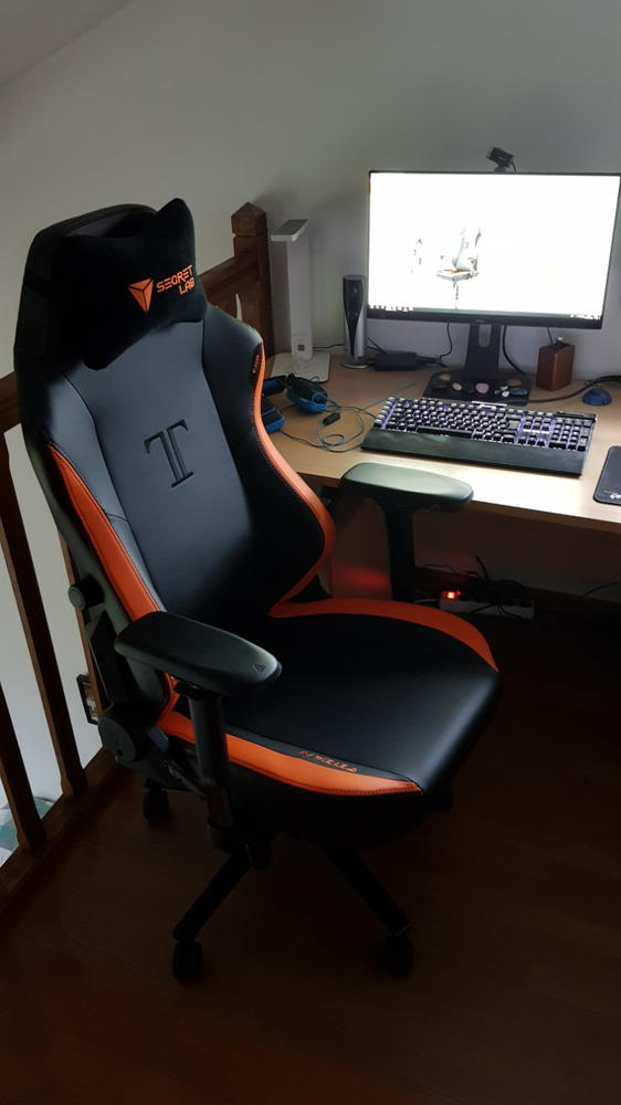 TITAN XL series gaming chairs Secretlab CA