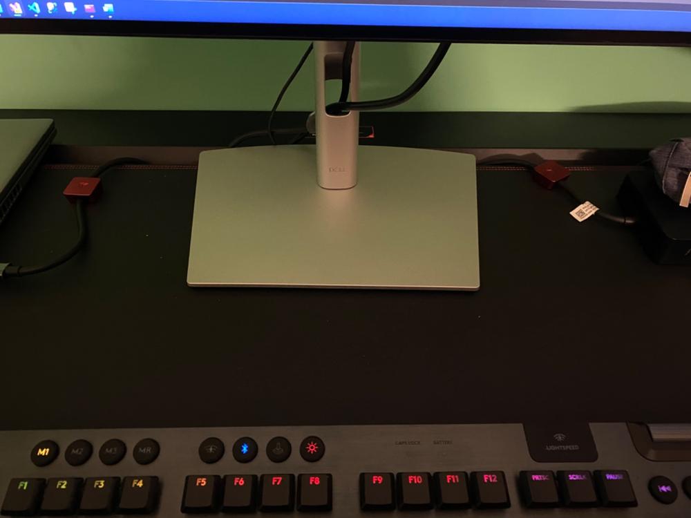 Secretlab Magnetic Cable Anchors (Set of 3) - Customer Photo From Francesco Devito