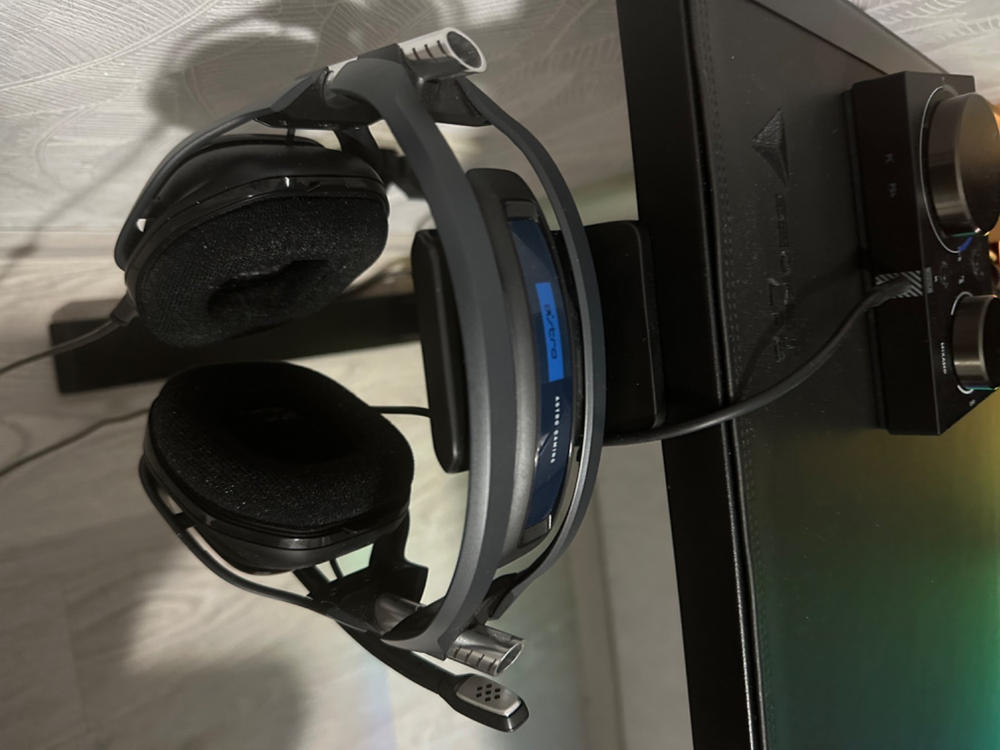 Secretlab Magnetic Headphone Hanger - Customer Photo From Dāvis Lēvalds