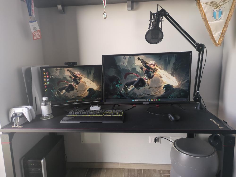 Secretlab MAGNUS 1.5m + Secretlab MAGPAD™ (Bundle) - Customer Photo From Alessio Tidei