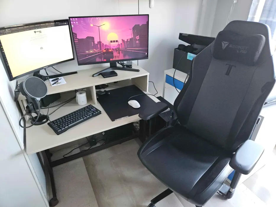 Secretlab TITAN Evo 2022 Series - Regular - Secretlab NEO™ Hybrid Leatherette - Customer Photo From Ivanna Melnyk