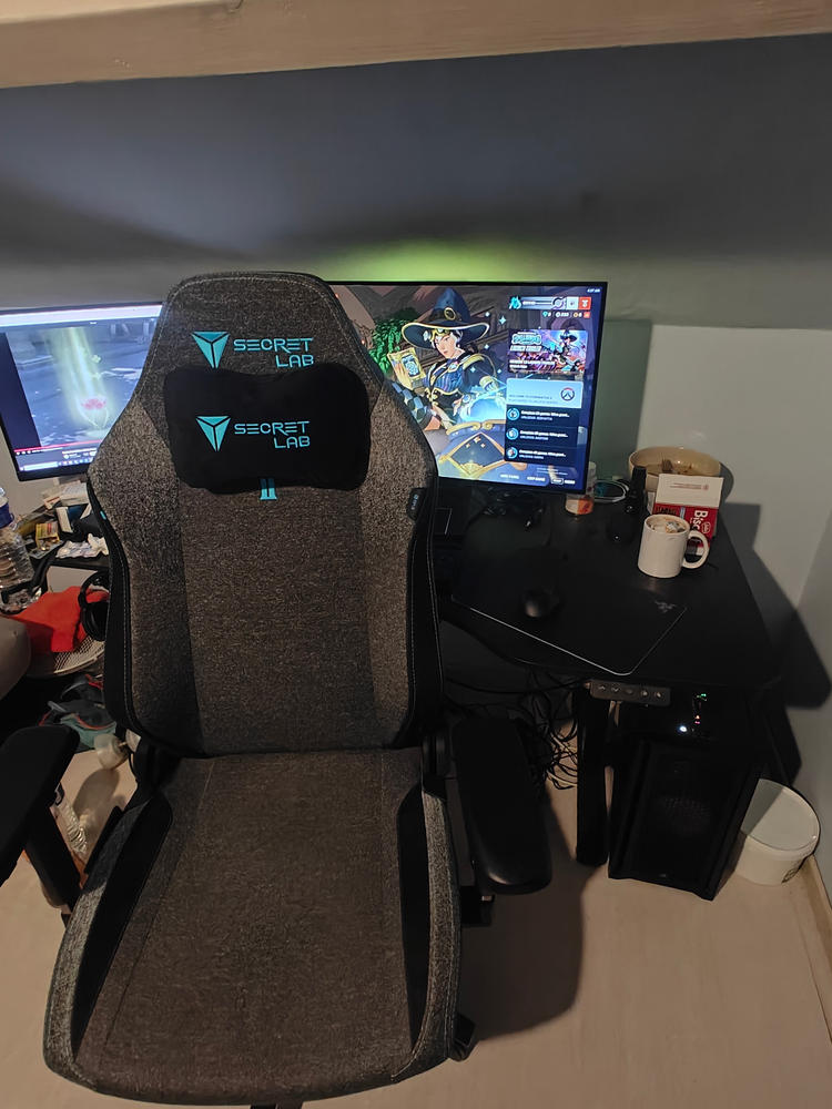 Secretlab TITAN Evo - Regular - Secretlab SoftWeave™ Plus Fabric - Customer Photo From Paul Cauchois