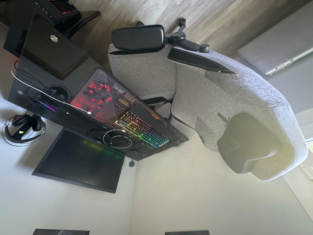 Secretlab TITAN Evo - Regular - Secretlab SoftWeave® Plus Fabric - Customer Photo From Thomas Defendini