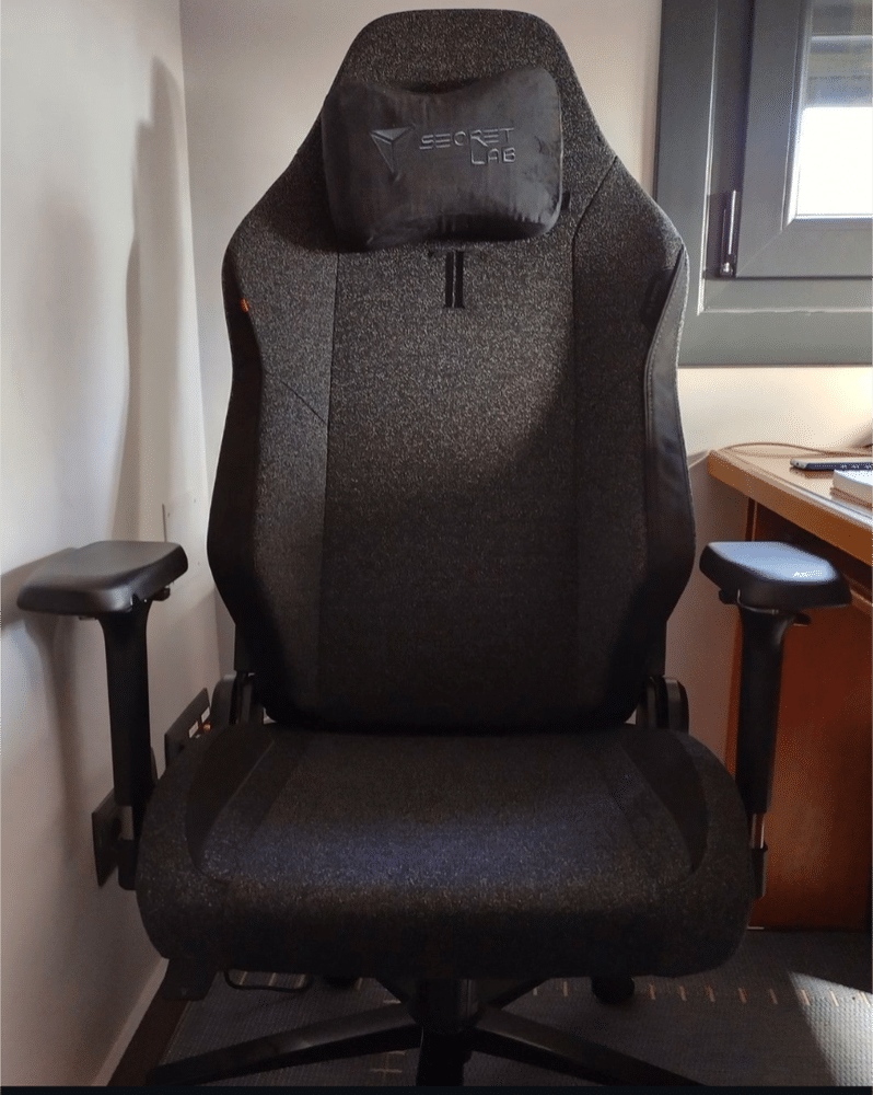 Secretlab TITAN Evo 2022 Series - Regular - Secretlab SoftWeave® Plus Fabric - Customer Photo From Omar Guillan Lorenzo