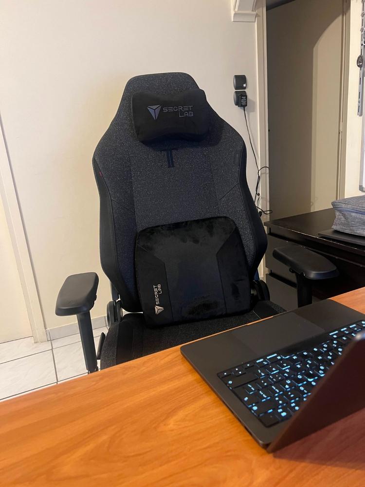 Secretlab Lumbar Pillow Pro - Customer Photo From Vasilis Tasiopoulos