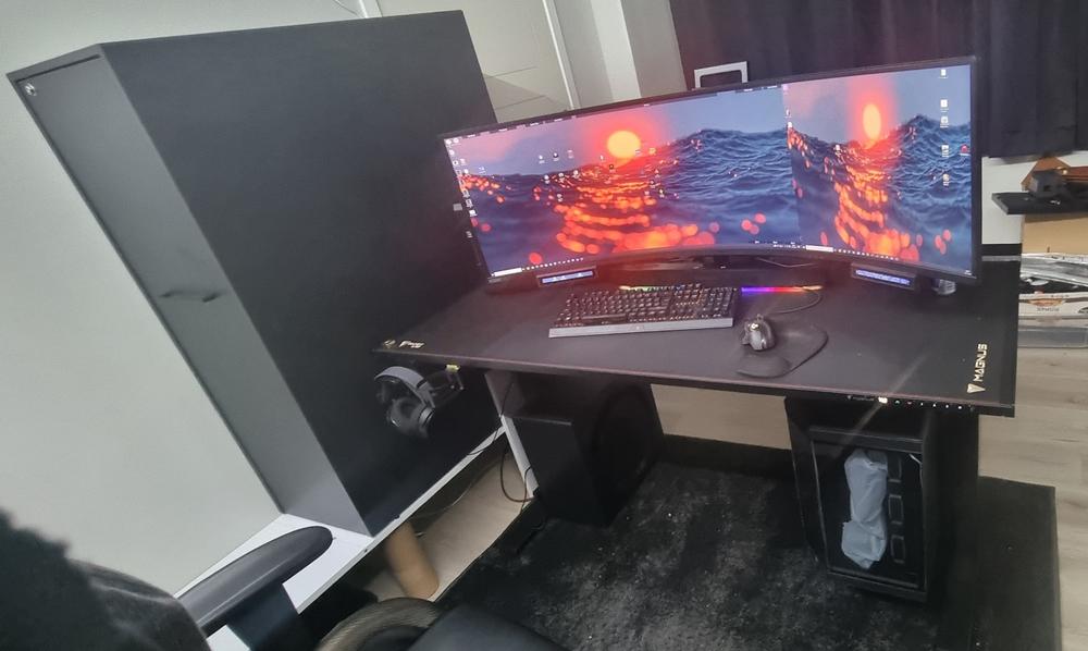 Secretlab MAGNUS Pro - Box 2 - Motorised Leg Columns (Plug Type F) - Customer Photo From Raymond Lysfjord