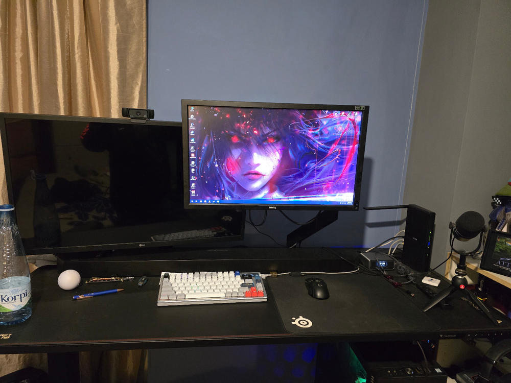 Secretlab MAGNUS Pro - Box 2 - Motorised Leg Columns (Plug Type F) - Customer Photo From George Vournas