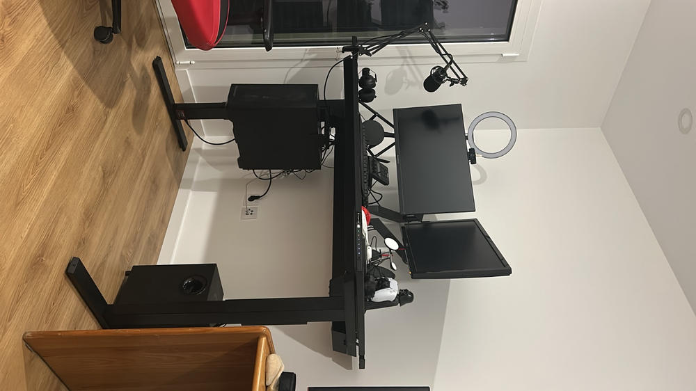 Secretlab MAGNUS Pro - Box 2 - Motorised Leg Columns (Plug Type F) - Customer Photo From Nuno Sousa