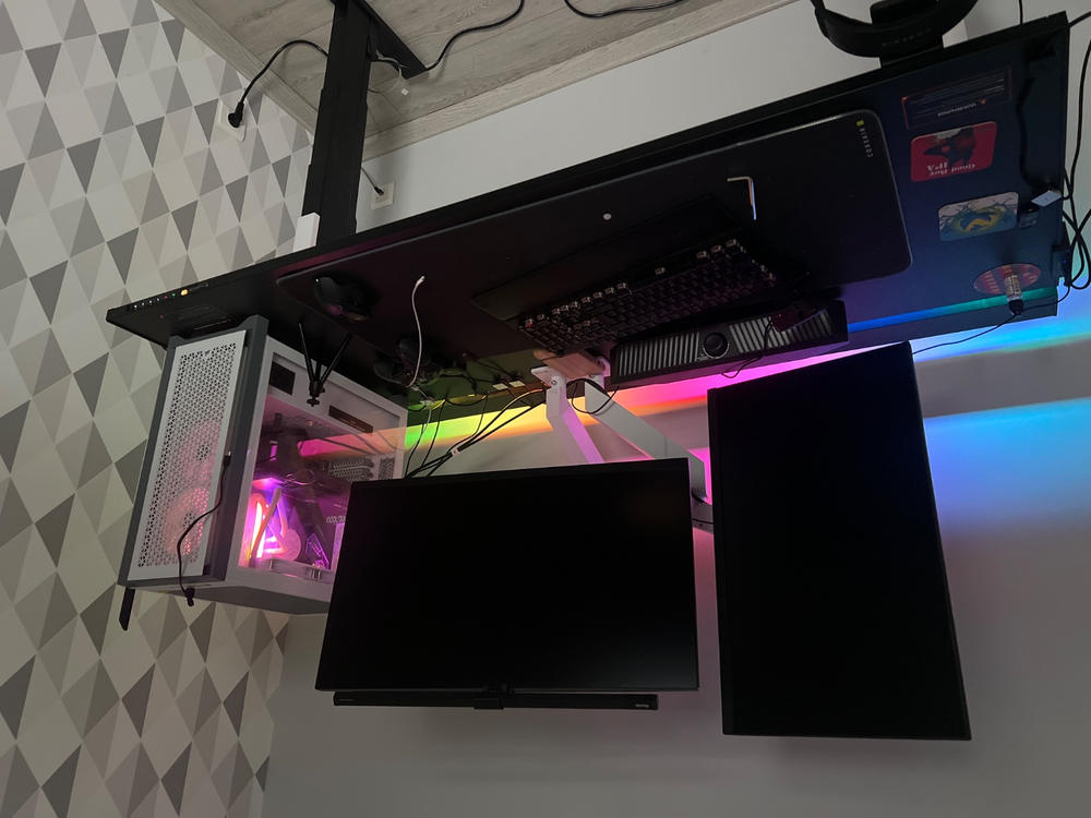 Secretlab MAGNUS Pro - Box 2 - Motorised Leg Columns (Plug Type F) - Customer Photo From Henri D’Andigné