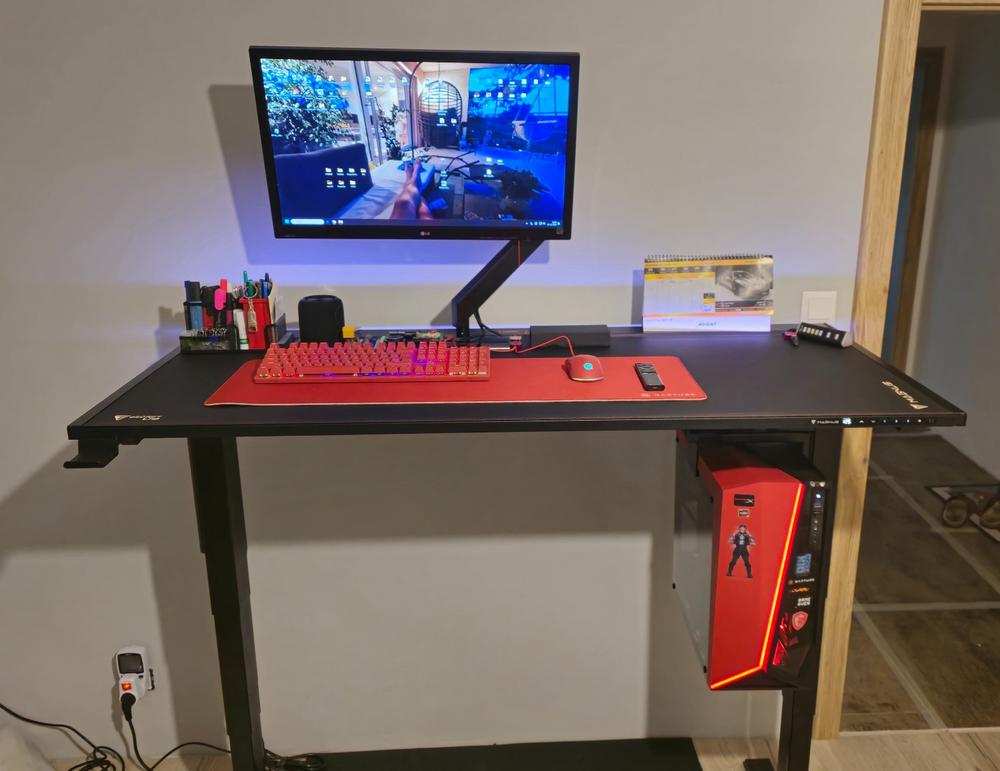 Secretlab MAGNUS Pro - Box 2 - Motorised Leg Columns (Plug Type F) - Customer Photo From Jaroslav Furička