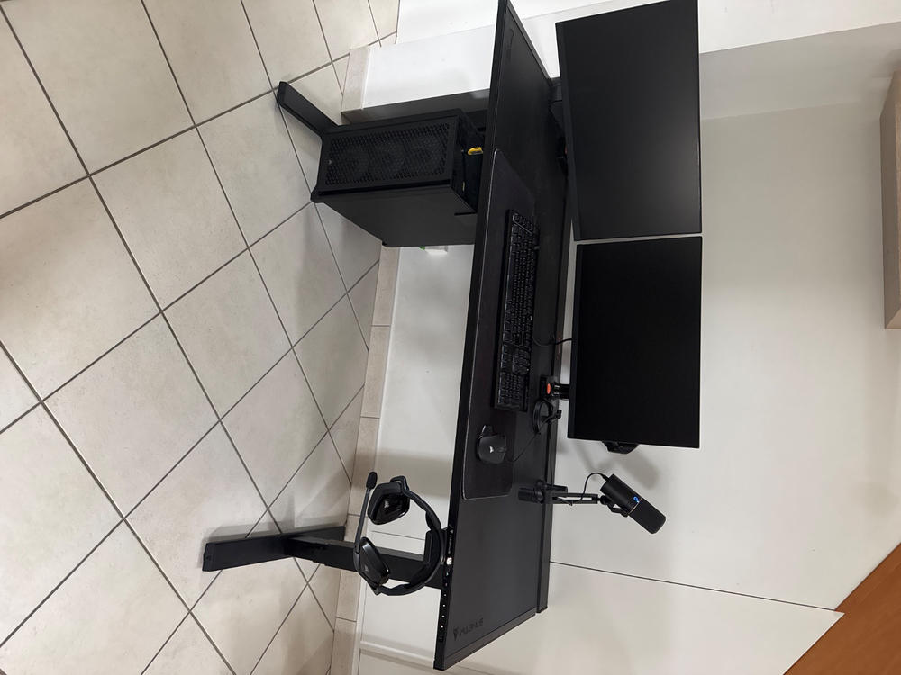 Secretlab MAGNUS Pro - Box 2 - Motorised Leg Columns (Plug Type F) - Customer Photo From sofian charef