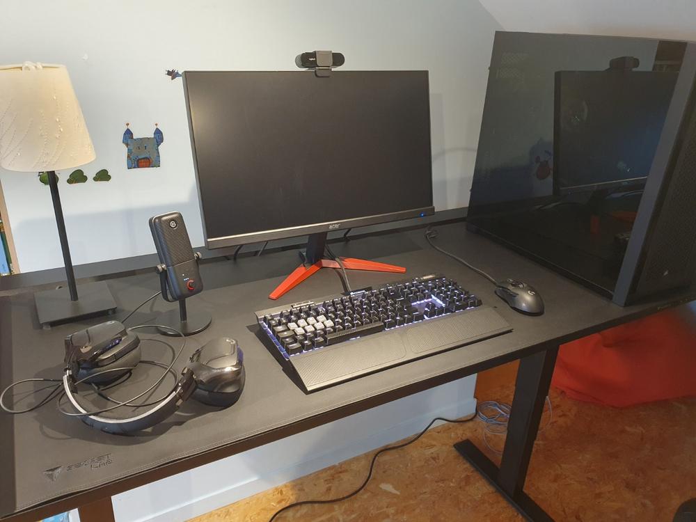 Secretlab MAGNUS Pro - Box 2 - Motorised Leg Columns (Plug Type F) - Customer Photo From Quentin Rabilloud