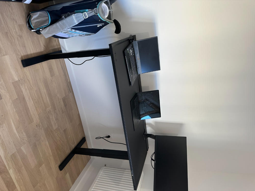 Secretlab MAGNUS Pro - Box 2 - Motorised Leg Columns (Plug Type F) - Customer Photo From Stephanie Delcroix