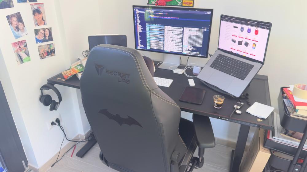 Secretlab MAGNUS Pro - Box 2 - Motorised Leg Columns (Plug Type F) - Customer Photo From Gabriel Ursache