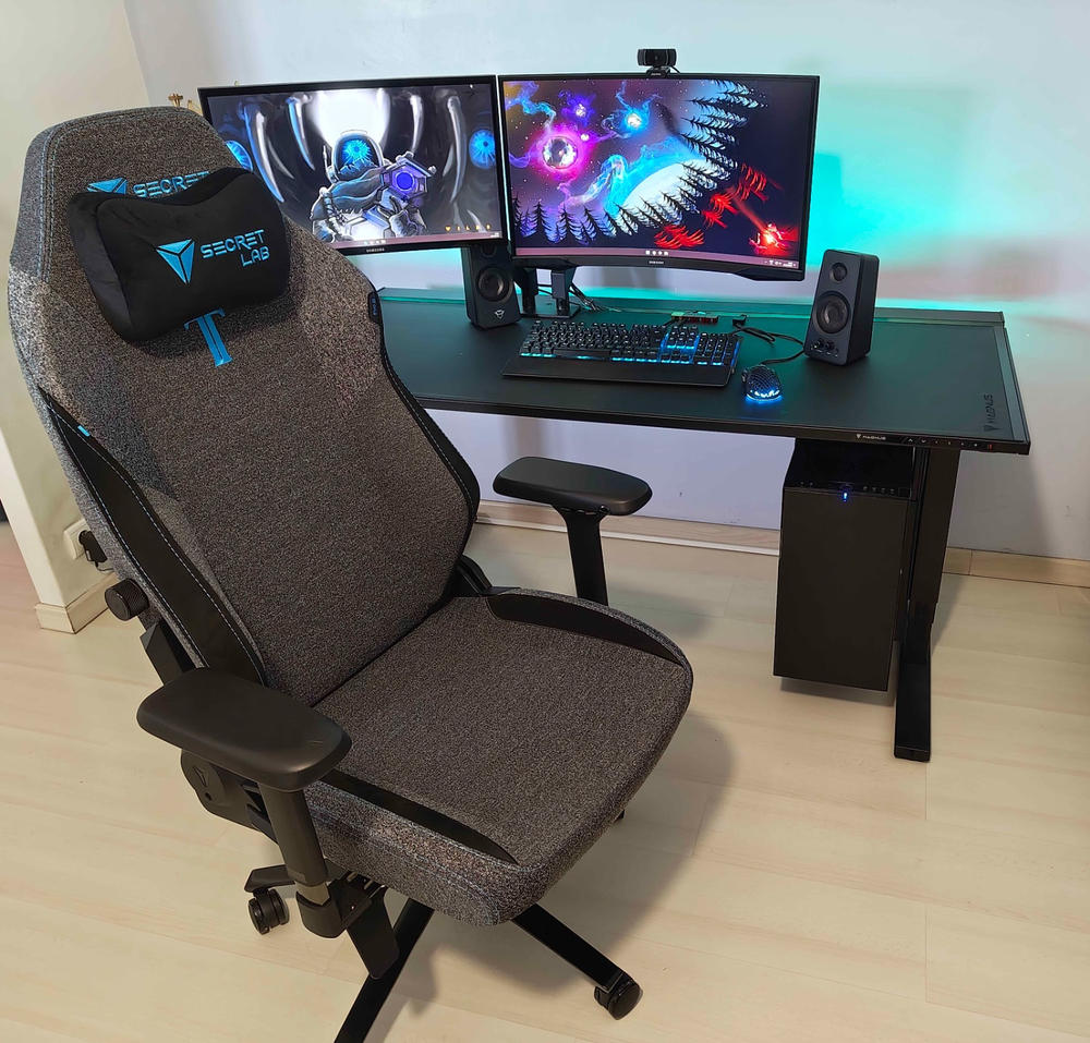 Secretlab MAGNUS Pro - Box 2 - Motorised Leg Columns (Plug Type F) - Customer Photo From Benjamin Nicol