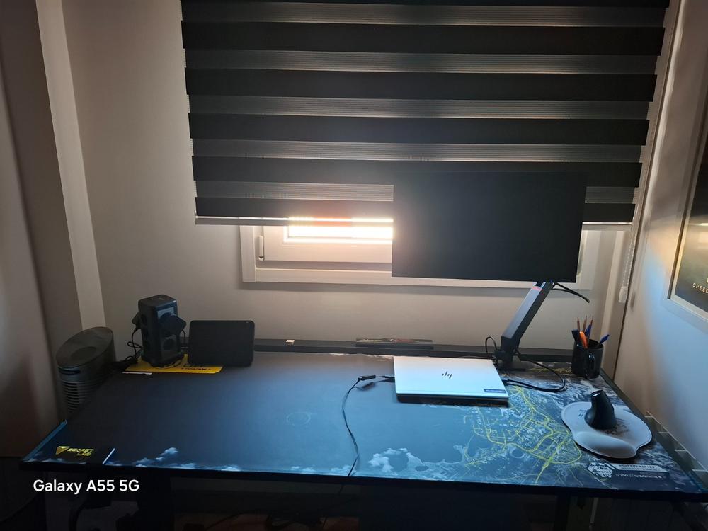 Secretlab MAGNUS Pro - Box 2 - Motorised Leg Columns (Plug Type F) - Customer Photo From Abraham Santana Piñeiro