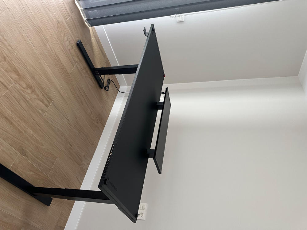 Secretlab MAGNUS Pro XL - Box 2 - Motorised Leg Columns (Plug Type F) - Customer Photo From Miguel Angel Serrano Vallecillos