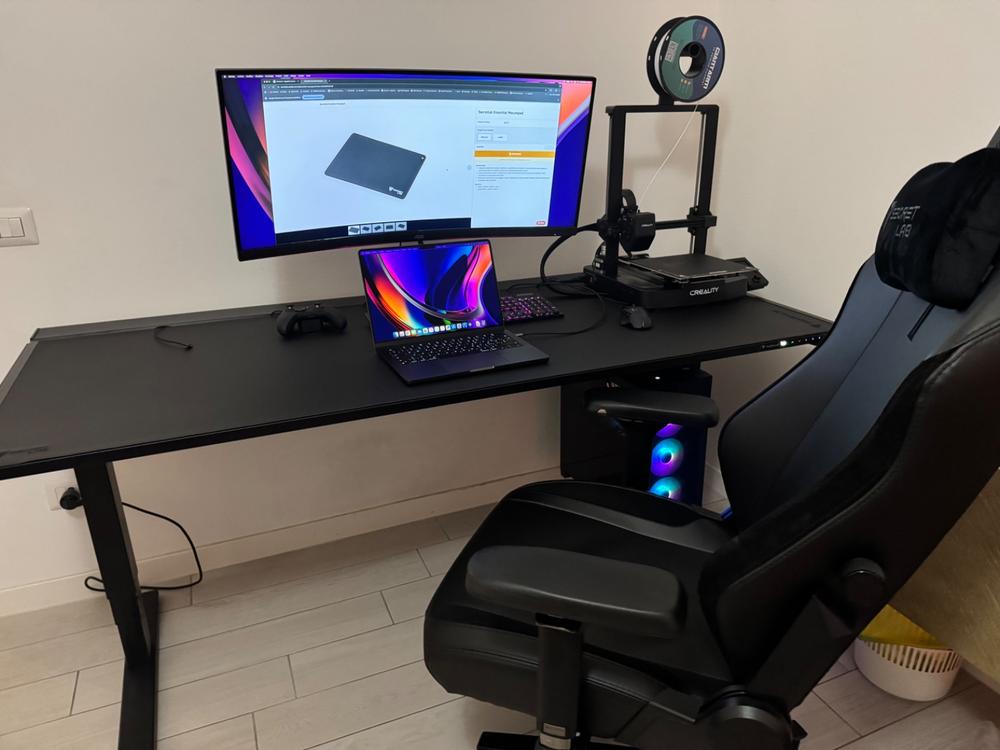 Secretlab MAGNUS Pro XL - Box 2 - Motorised Leg Columns (Plug Type F) - Customer Photo From Alessio Longo