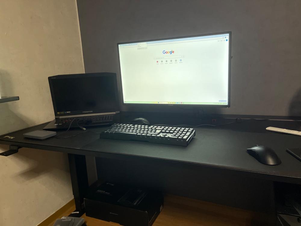 Secretlab MAGNUS Pro XL - Box 2 - Motorised Leg Columns (Plug Type F) - Customer Photo From Alaaeldin Gbeyli