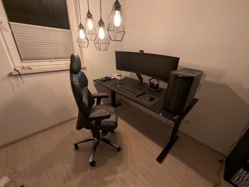 Secretlab MAGNUS Pro XL - Box 2 - Motorised Leg Columns (Plug Type F) - Customer Photo From Carsten Denecke