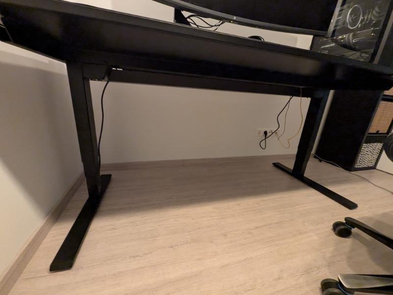 Secretlab MAGNUS Pro XL - Box 2 - Motorised Leg Columns (Plug Type F) - Customer Photo From Carsten Denecke