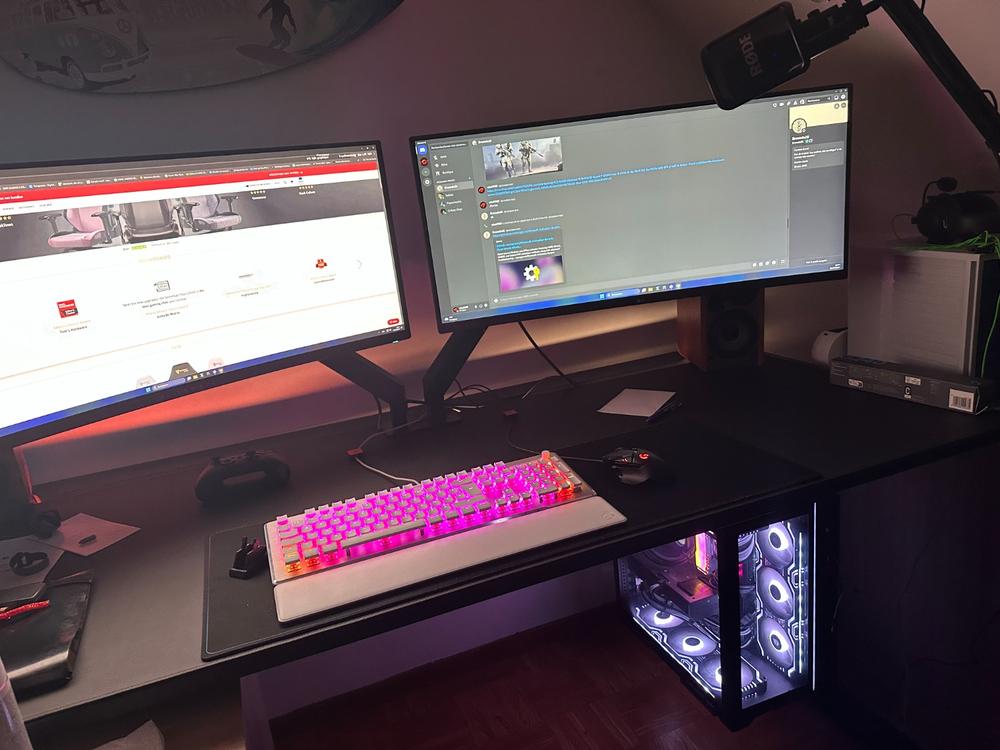 Secretlab MAGNUS Pro XL - Box 2 - Motorised Leg Columns (Plug Type F) - Customer Photo From Hervé Lefebvre