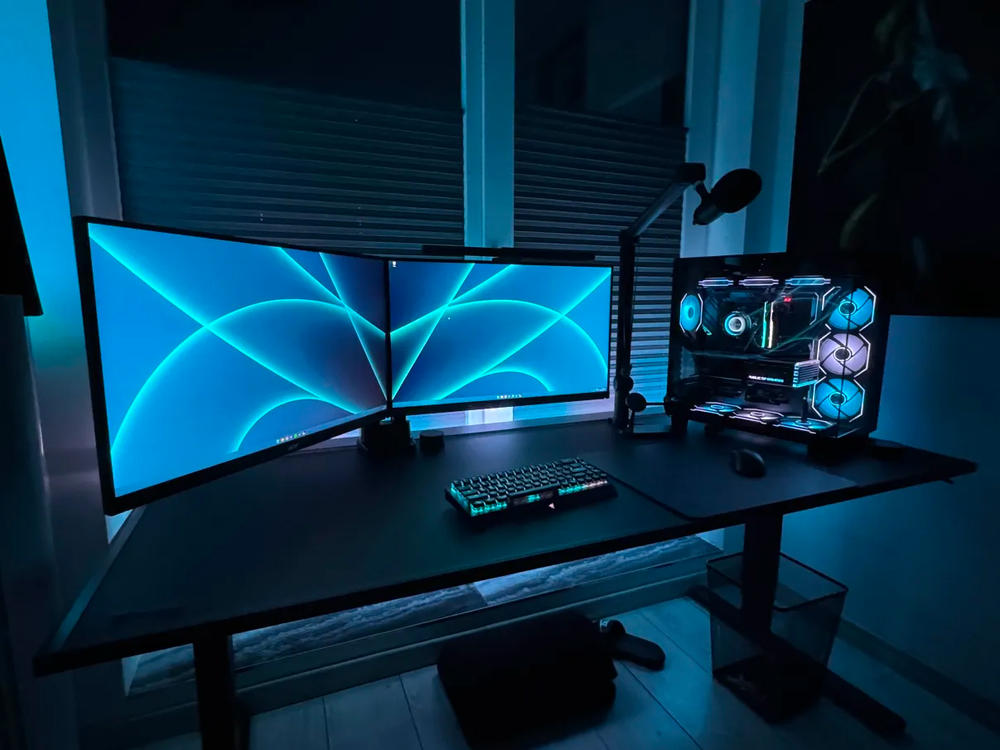 Secretlab MAGNUS Pro XL - Box 2 - Motorised Leg Columns (Plug Type F) - Customer Photo From Hubert Kalkuciński