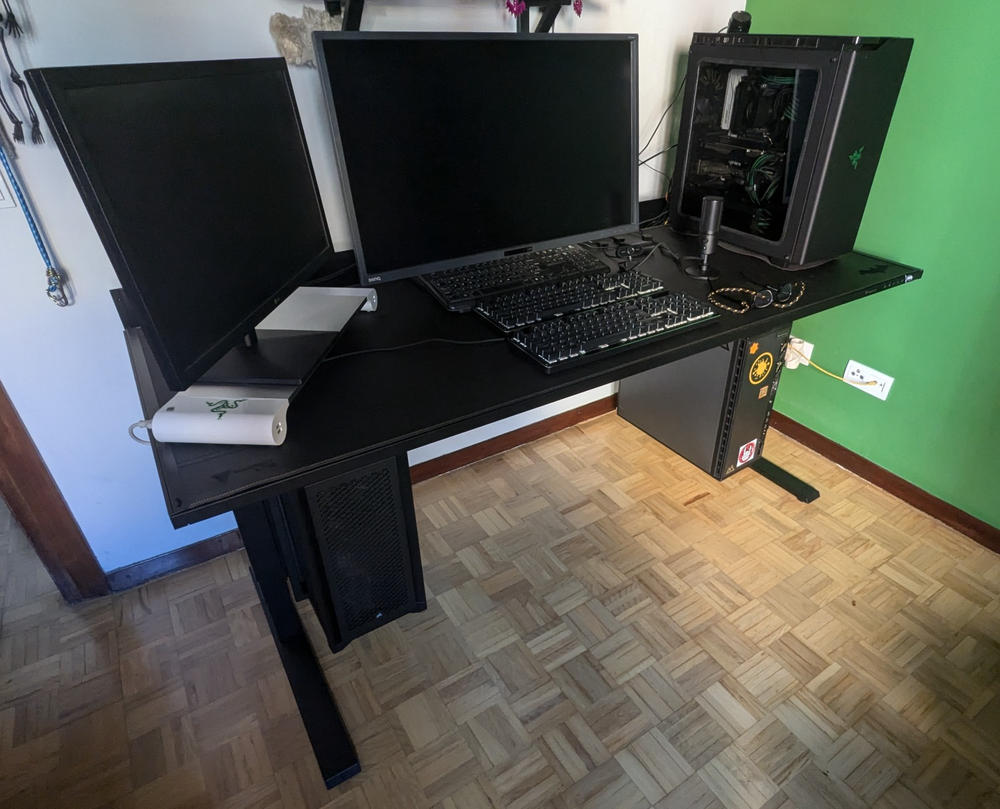 Secretlab MAGNUS Pro XL - Box 2 - Motorised Leg Columns (Plug Type F) - Customer Photo From Pablo PK