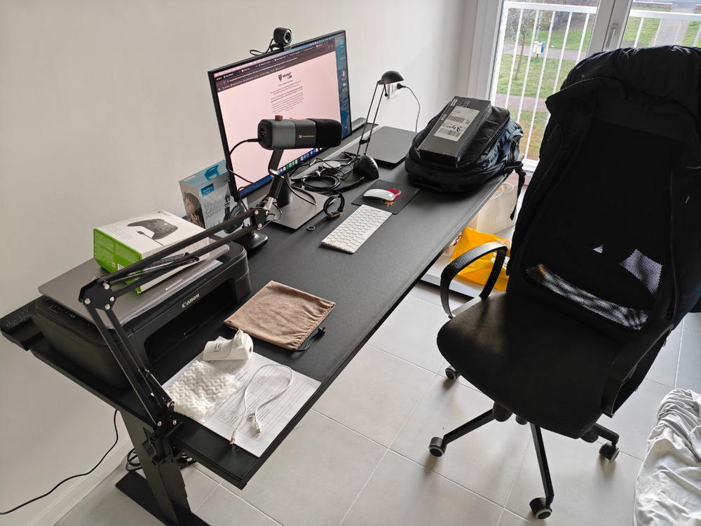 Secretlab MAGNUS Pro XL - Box 2 - Motorised Leg Columns (Plug Type F) - Customer Photo From Matteo Pietro Dazzi