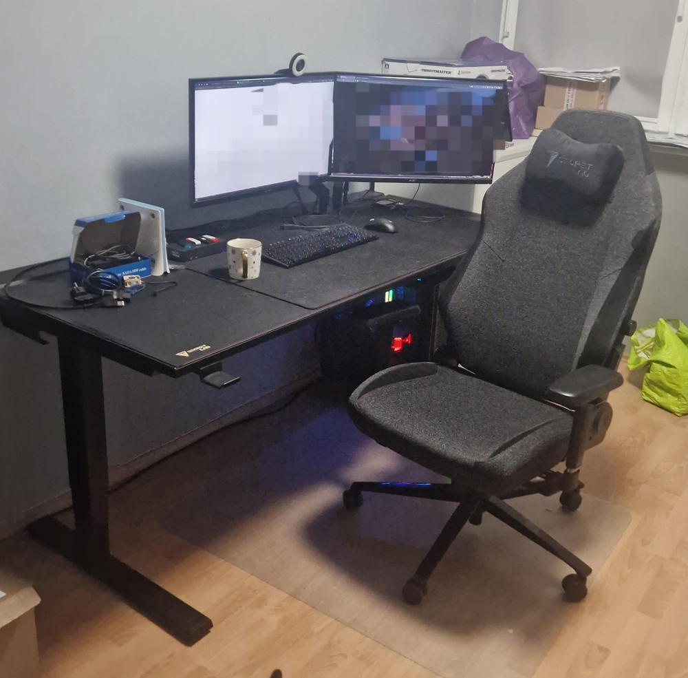 Secretlab MAGNUS Pro XL - Box 2 - Motorised Leg Columns (Plug Type F) - Customer Photo From Dominik Walczyna