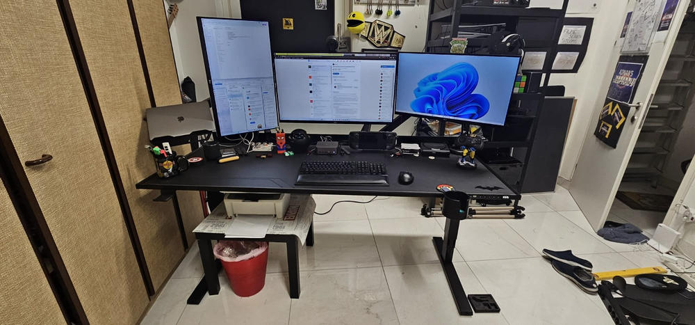 Secretlab MAGNUS Pro XL - Box 2 - Motorised Leg Columns (Plug Type F) - Customer Photo From Adnan Siddiqi