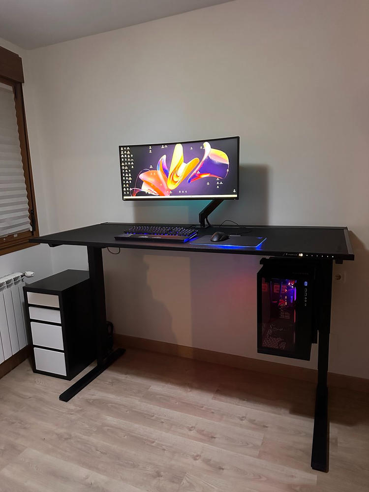 Secretlab MAGNUS Pro XL - Box 2 - Motorised Leg Columns (Plug Type F) - Customer Photo From Ruben Alonso Martinez