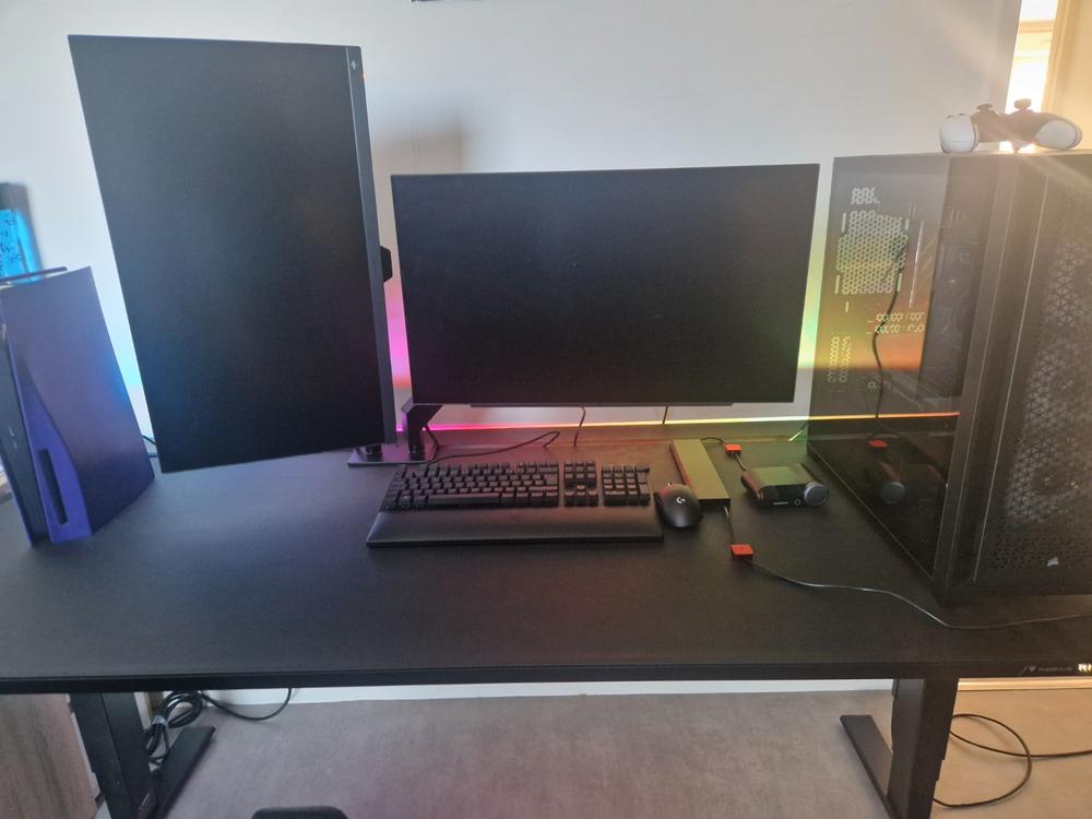 Secretlab MAGNUS Pro XL - Box 2 - Motorised Leg Columns (Plug Type F) - Customer Photo From QUENTIN PHILIPPE