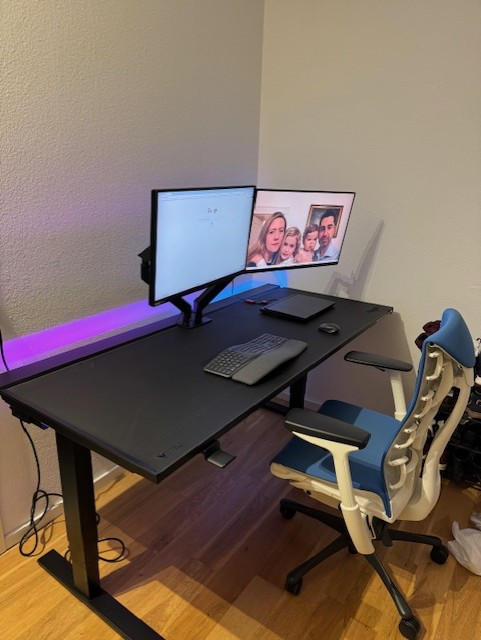 Secretlab MAGNUS Pro XL - Box 2 - Motorised Leg Columns (Plug Type F) - Customer Photo From DAVID GALO LAGUNA