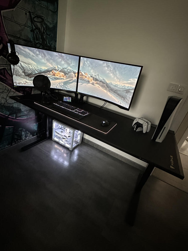 Secretlab MAGNUS Pro XL - Box 2 - Motorised Leg Columns (Plug Type F) - Customer Photo From Bryan WELTER