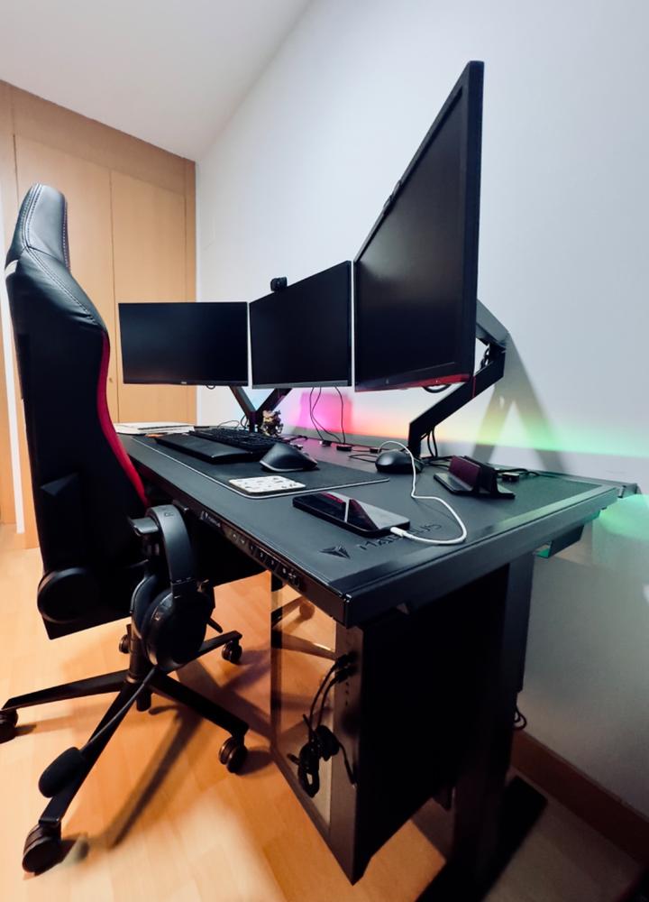 Secretlab MAGNUS Pro XL - Box 2 - Motorised Leg Columns (Plug Type F) - Customer Photo From Alejandro González Casado