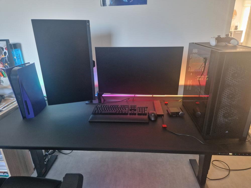 Secretlab MAGNUS Pro XL - Box 2 - Motorised Leg Columns (Plug Type F) - Customer Photo From QUENTIN PHILIPPE