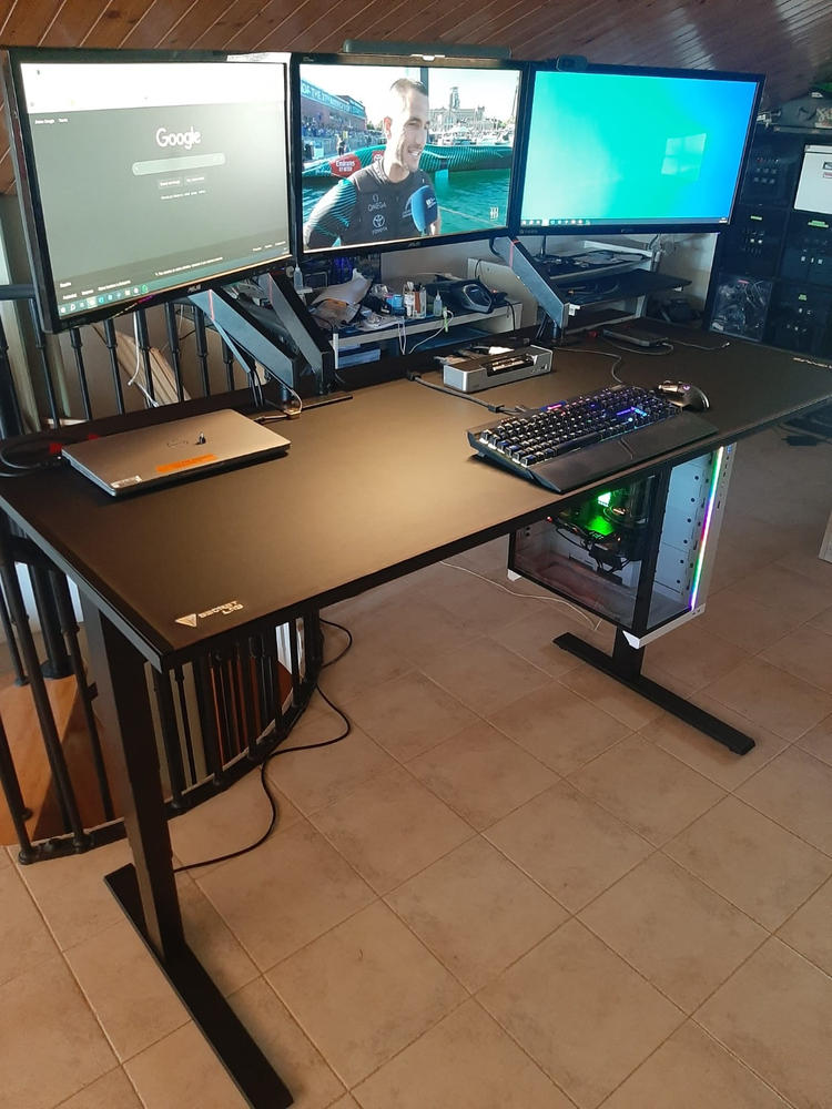 Secretlab MAGNUS Pro XL - Box 2 - Motorised Leg Columns (Plug Type F) - Customer Photo From Carlos Sanchez Brumos