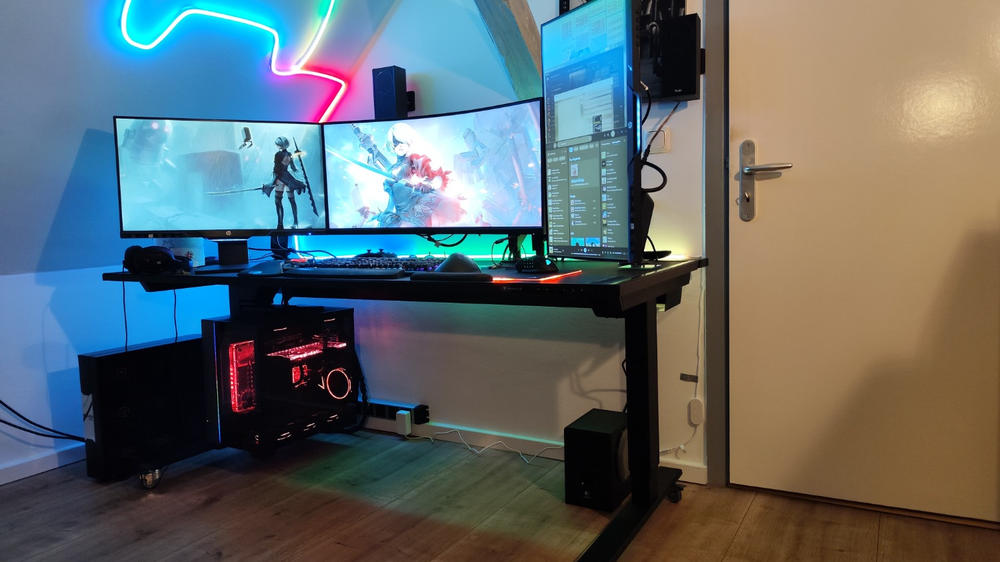 Secretlab MAGNUS Pro XL - Box 2 - Motorised Leg Columns (Plug Type F) - Customer Photo From Christian Gaulke