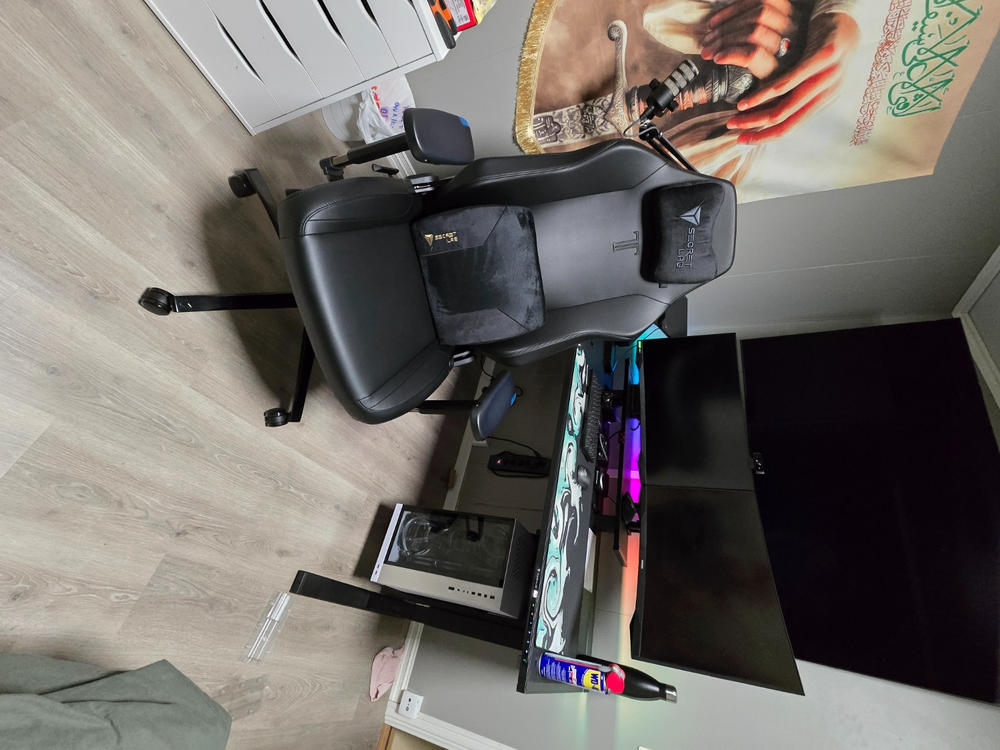 Secretlab MAGNUS Pro XL - Box 2 - Motorised Leg Columns (Plug Type F) - Customer Photo From Rami Sourour