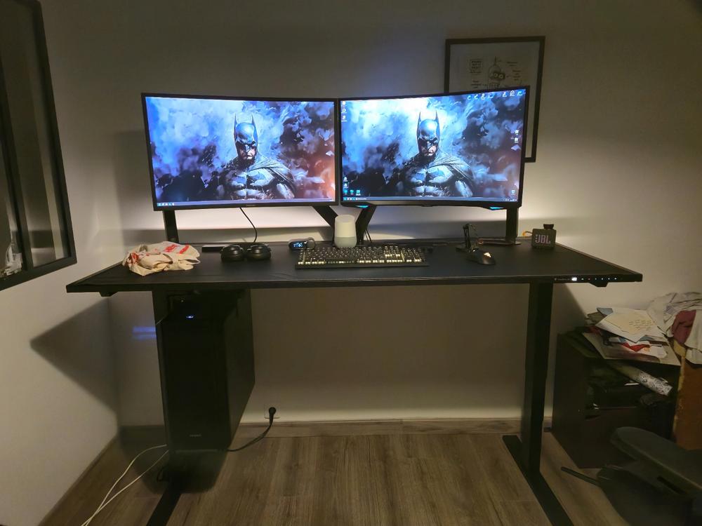 Secretlab MAGNUS Pro XL - Box 2 - Motorised Leg Columns (Plug Type F) - Customer Photo From Pierrick Daubigné