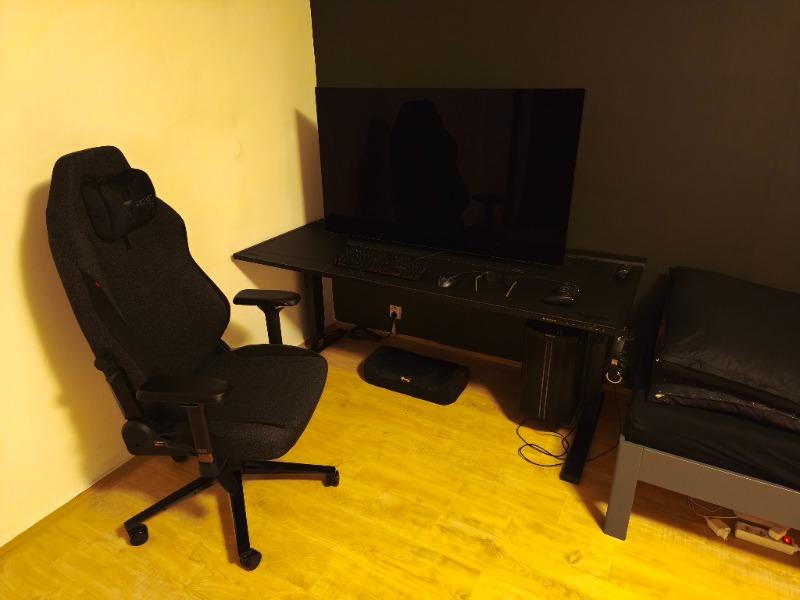 Secretlab MAGNUS Pro XL - Box 2 - Motorised Leg Columns (Plug Type F) - Customer Photo From Martin Šabáček